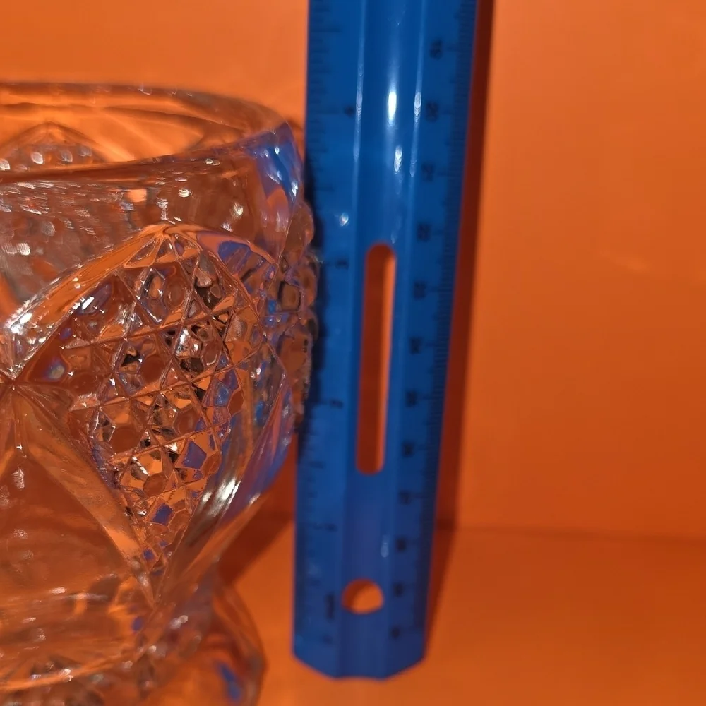 (J30)  Elegant Clear Glass Candy/storage Jar